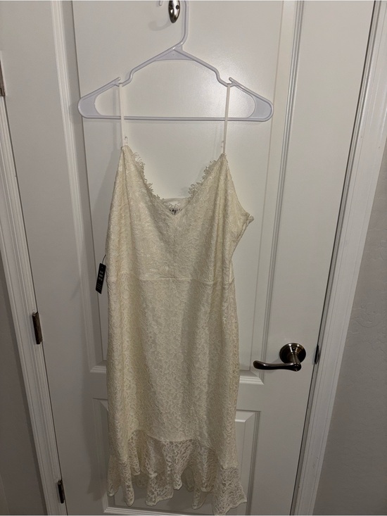 Express Dresses & Skirts - Express Ivory Lace Midi Dress